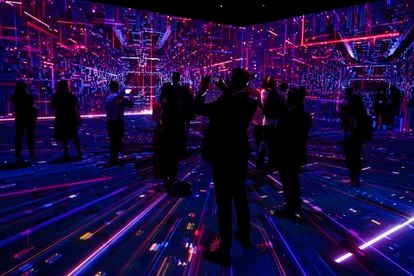 Visitantes en el pabellón de TelcoDR este martes.