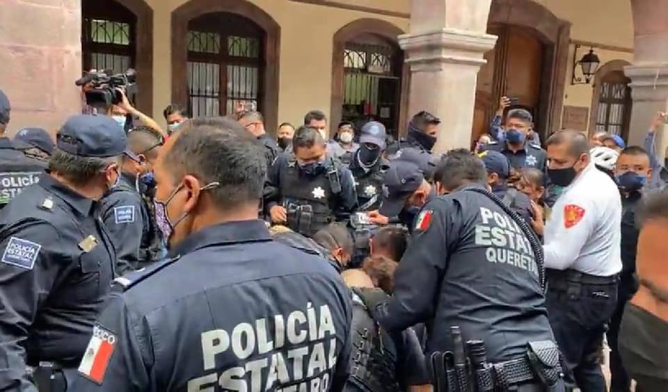 Ultima represión de Pancho Domínguez, detienen a líderes de comerciantes instalados en Plaza de Armas