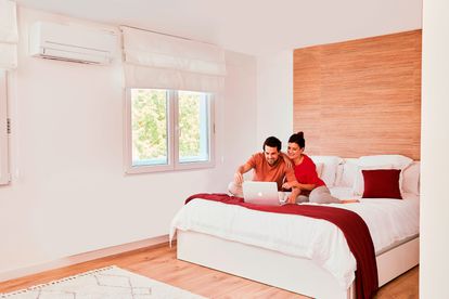 El sistema Plasma Quad recoge las moléculas infecciosas y contaminantes presentes en el ambiente y, mediante un proceso de descarga eléctrica en su interior, las neutraliza.