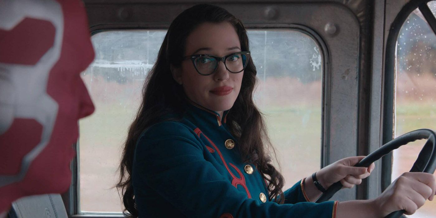 Kat Dennings comparte una divertida foto del set de WandaVision para el aniversario del programa