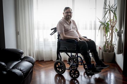 Jesús Vázquez, enfermo de ELA, en su casa de A Coruña. 