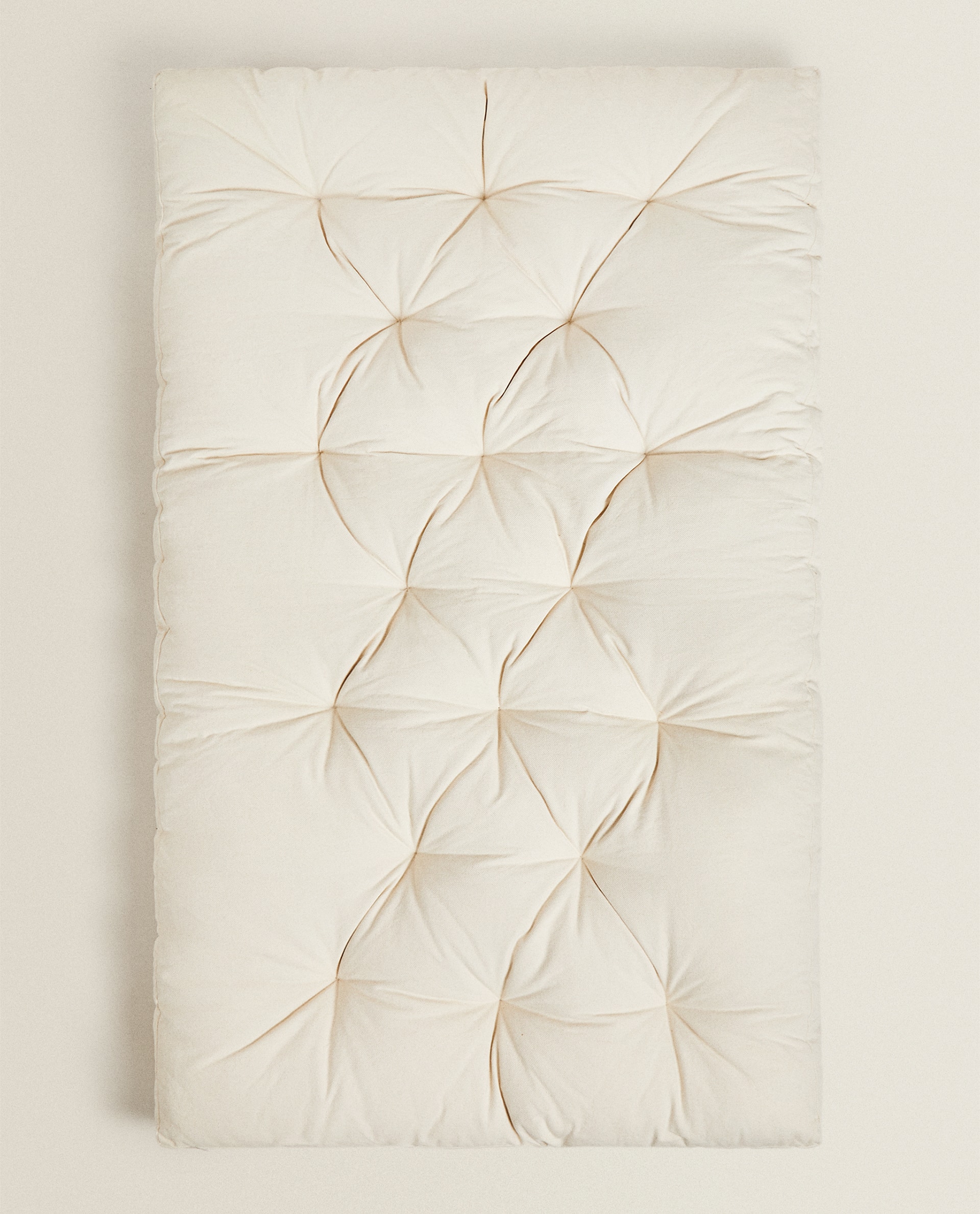 Zara Home hace realidad tu sueño de montar un cine al aire libre en el jardín