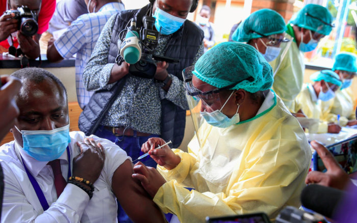 África comenzará a recibir dosis de vacunas anti-Covid de parte de EU la próxima semana