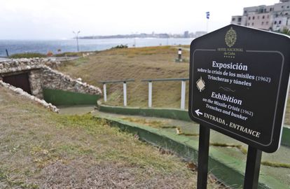 Acceso a la exposición sobre la crisis de los misiles en una de las trincheras del hotel.