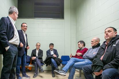 Los presos son llevados a Madrid para el juicio en el Tribunal Supremo. Las fotos fueron difundidas por Justicia en abril de 2021.