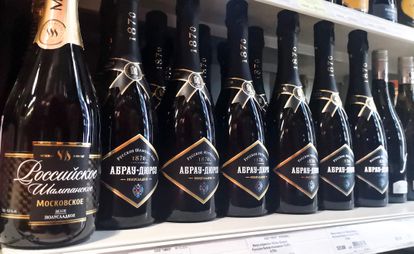 Botellas de 'Champánskoe', el popular "champán ruso".