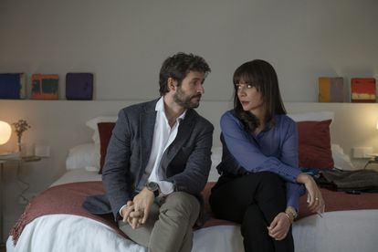 Diego Martín y Miren Ibarguren, en el quinto episodio de la serie.