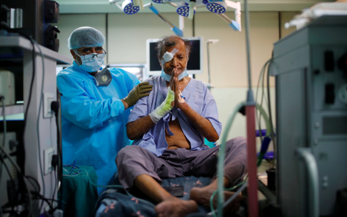 Tasa de letalidad por Covid-19 en India toca récord en junio