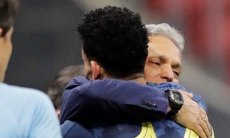 Reinaldo Rueda, abrazado a Luis Díaz EFE/Joedson Alves