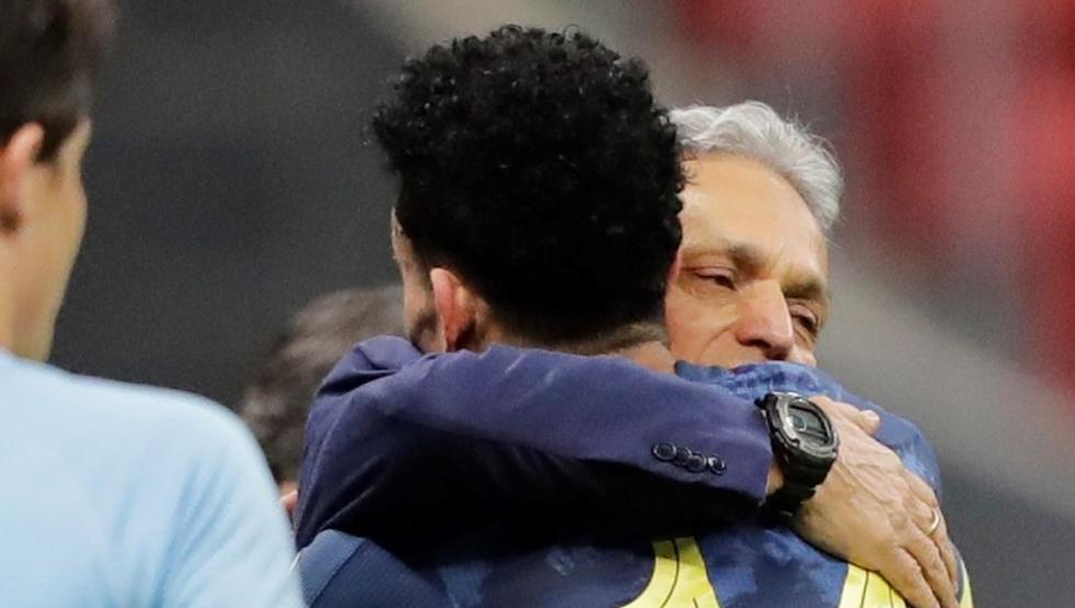 Reinaldo Rueda, abrazado a Luis Díaz EFE/Joedson Alves