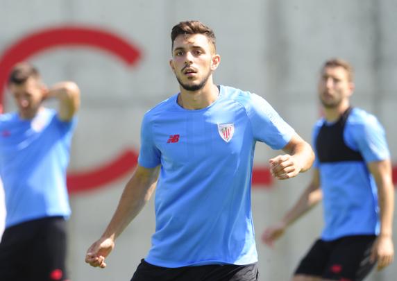 Aitor Paredes se ha ejercitado con el primer equipo