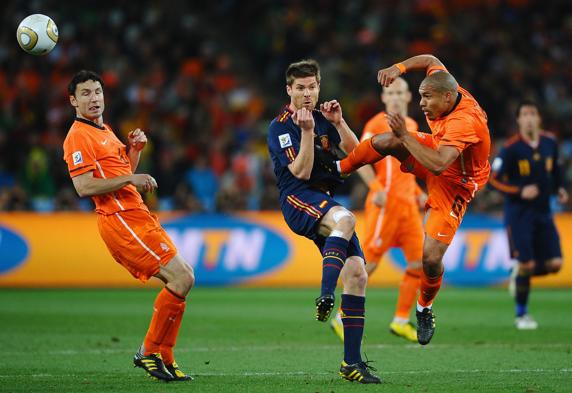 De Jong y Xabi Alonso