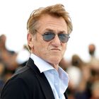 Cannes (France), 11/07/2021.- Director Sean Penn poses during the photocall for 'Flag Day' at the 74th annual Cannes Film Festival, in Cannes, France, 11 July 2021. The movie is presented in the Official Competition of the festival which runs from 06 to 17 July. (Cine, Francia) EFE/EPA/IAN LANGSDON