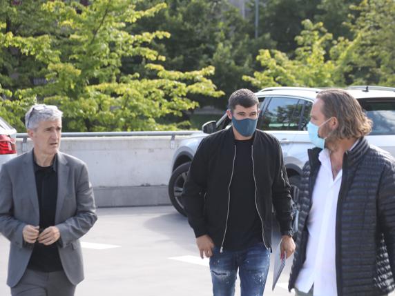 Ryan, con Roberto Olabe y su agente Mikkel Beck