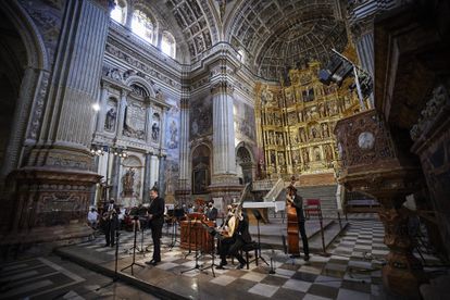 Concerto 1700 y Carlos Mena en el impresionante marco de la iglesia del Monasterio de San Jerónimo.