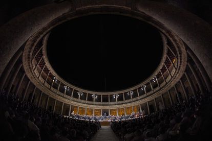El aspecto que presentaba la noche del domingo el Palacio de Carlos V, escenario de los conciertos orquestales del Festival de Granada.