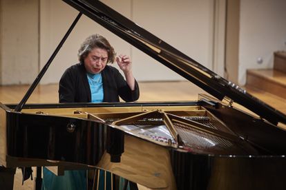 Elisabeth Leonskaja durante su recital dedicado monográficamente a Franz Schubert en el Auditorio Manuel de Falla.