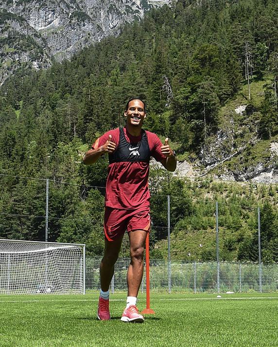 Van Dijk entrenó con el Liverpool