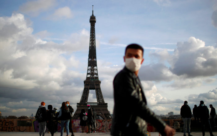 Torre Eiffel reabre al público tras cierre de ocho meses por Covid-19