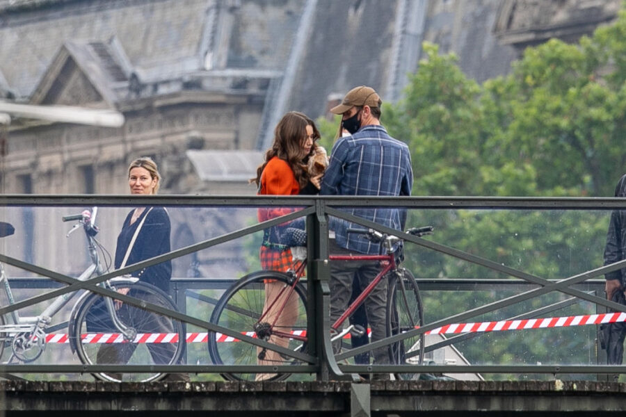 lily collins y charlie mcdowell set temporada 2 22 de junio de 2021