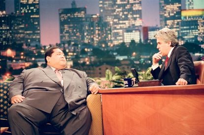Jay Leno entrevista al luchador profesional de sumo Konishiki Yasokichi en 1998.