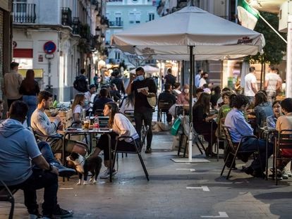 Terrazas en el centro de Valencia, el 15 de mayo.