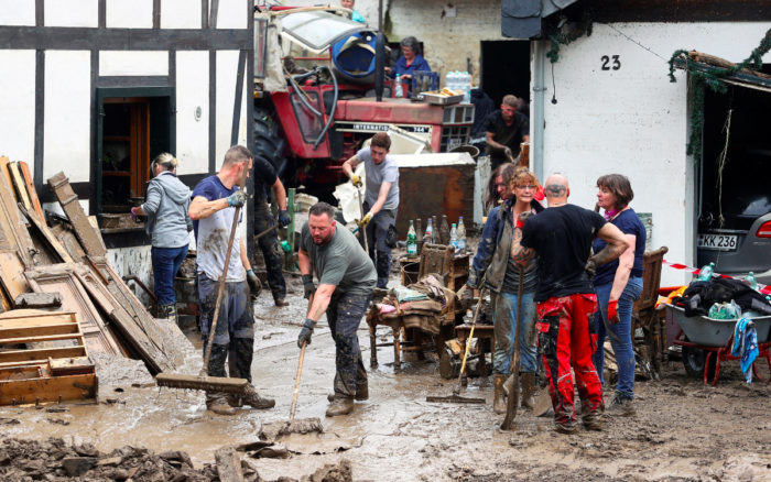 Las inundaciones siguen subiendo en el oeste de Europa y los muertos superan los 120