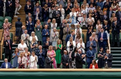 El público de Wimbledon aplaude a Sarah Gilbert el 28 de junio.
