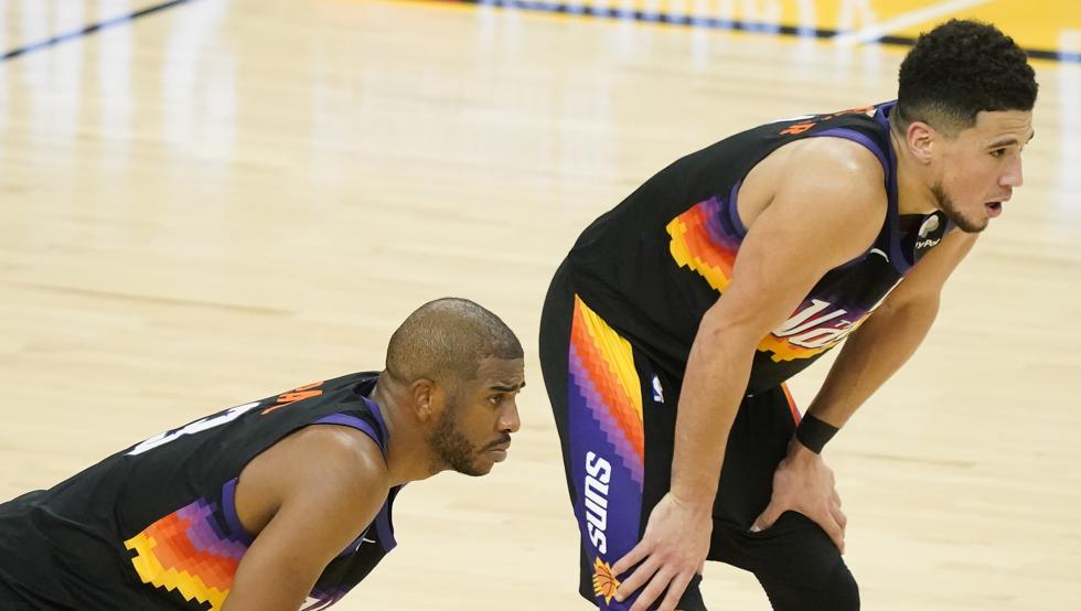 Paul y Booker se lamentna tras una ocasión perdida.
