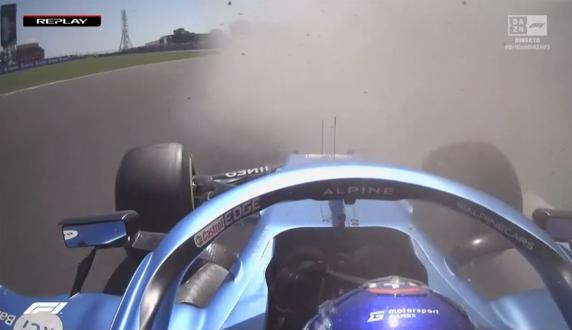 Trompo de Alonso en la vuelta de formación antes de dirigirse a la parrilla