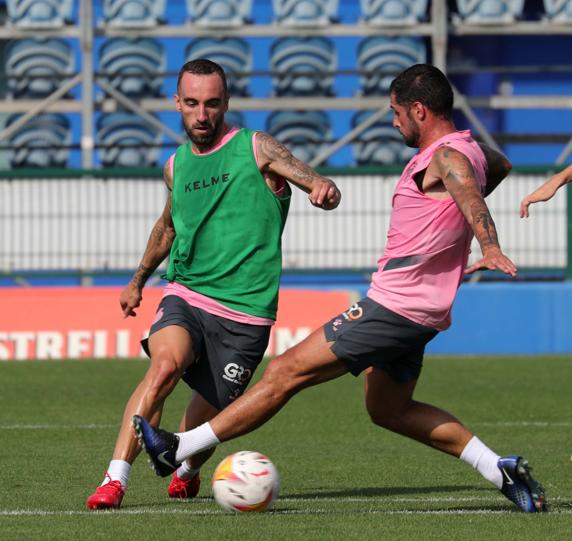Entrenamientos de pretemporada del RCD Espanyol en la CE Dani Jarque. Sergi Darder y Fran Mérida