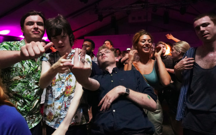 ‘Quiero bailar’: londinenses celebran en discotecas fin de restricciones por Covid-19