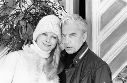 Herbert Von Karajan y su esposa Eliette durante unas vacaciones en Saint-Moritz (Suiza) en 1979.