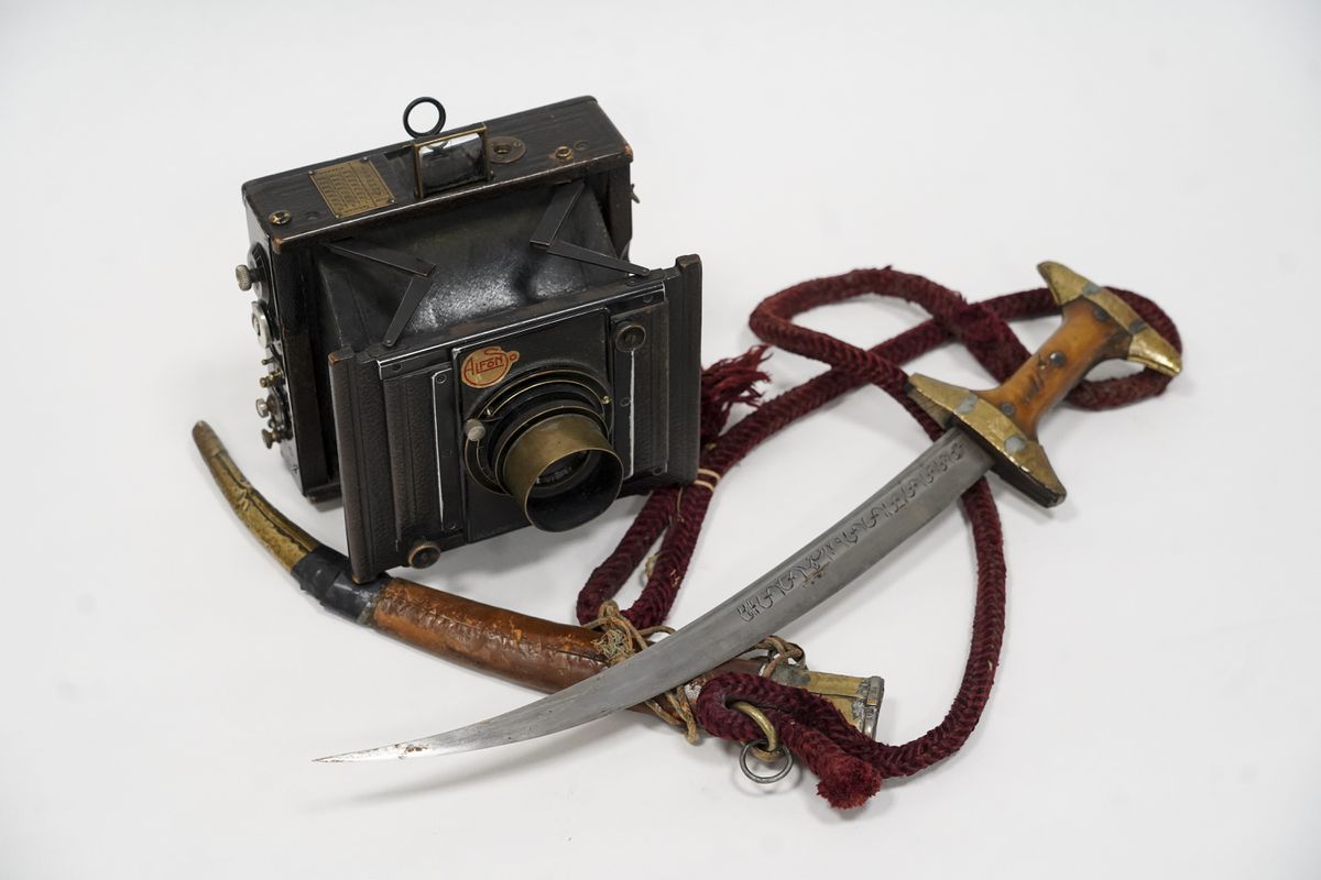 Souvenirs de Annual: la cámara de Alfonsito y la gumía de Abdelkrim