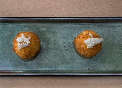 Croquetas con congrio en A Furna, el restaurante de Castroy Lema en Muxía.