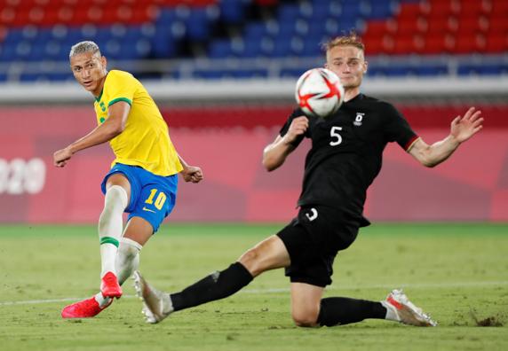 El brasileño Richarlison ha sido el jugador más destacado de la jornada con su hat-trick a Alemania. (Brasil, Alemania, Japón, Tokio) EFE/EPA/KIYOSHI OTA