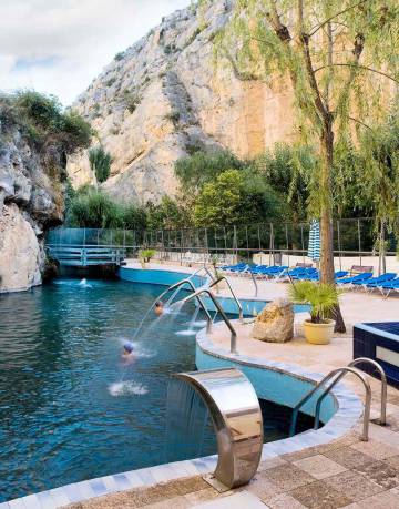 Piscina termal del balneario de La Virgen, en Jaraba (Zaragoza).