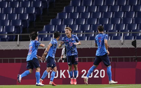 El japonés Ritsu Doan celebra el segundo tanto de Japón. (AP Photo/Martin Mejia)