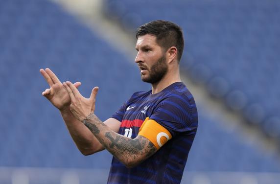 Gignac dio la victoria a Francia. (AP Photo/Martin Mejia)