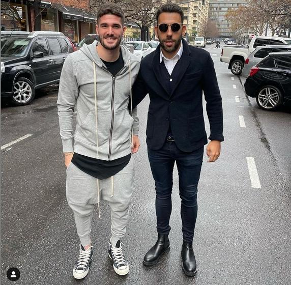 Rodrigo De Paul, nuevo fichaje del Atlético de Madrid, junto a su agente, Agustín Jiménez.