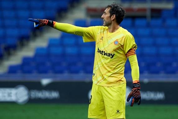 Diego Lopez, ejerciendo como capitán en un encuentro del pasado curso