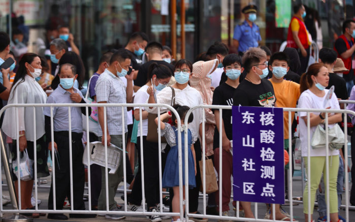 China reporta mayor cifra de casos Covid desde fines de enero; Nanjing inicia segunda ronda de tests masivos