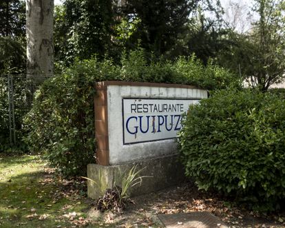 Letrero del restaurante abandonado Guipuzcoa, en la Casa de Campo.