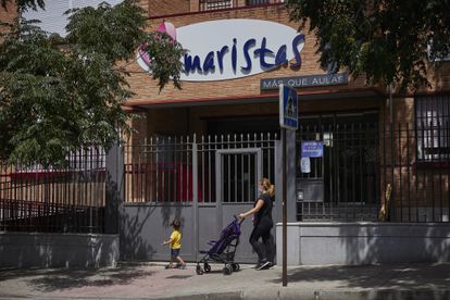 Fachada del colegio de los maristas de Granada, este viernes.