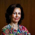 DVD 1001 (11 05 2020). Madrid. Coronavirus, Virus, covid 19, Pandemia. Ana Patricia Botín Presidenta del Banco de Santander, posa durante la entrevista, en la sala de entrada a su despacho y después en su despacho y terraza de este, en la sede del Banco en Boadilla del Monte.  © LUIS SEVILLANO.