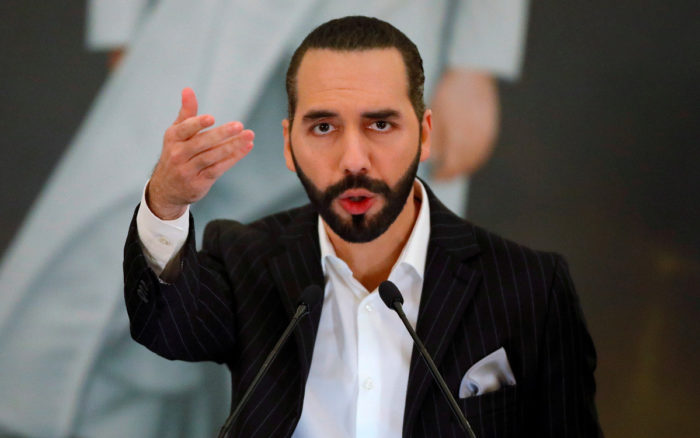 Bukele propone aumento del 20% al salario mínimo en El Salvador