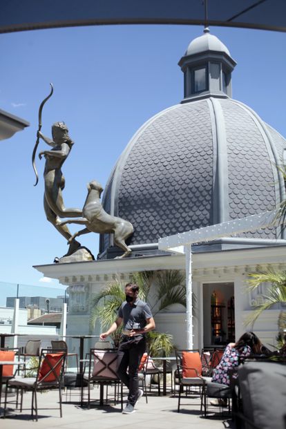 La terraza de El Jardín de Diana en donde se puede disfrutar del menú del día por 15 euros. A.A