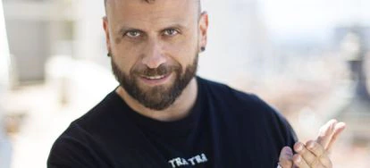 Carlos Lorente, en la terraza de la radio de LOS40.