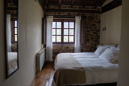 Uno de los dormitorios de la casa familiar de los Molloy, donde se hospedan los reducidos grupos que acuden a su programa para superar adicciones.