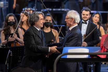 Ricardo Mutti y Tigrán Mansurián, tras el estreno de la cantata 'Purgatorio'.